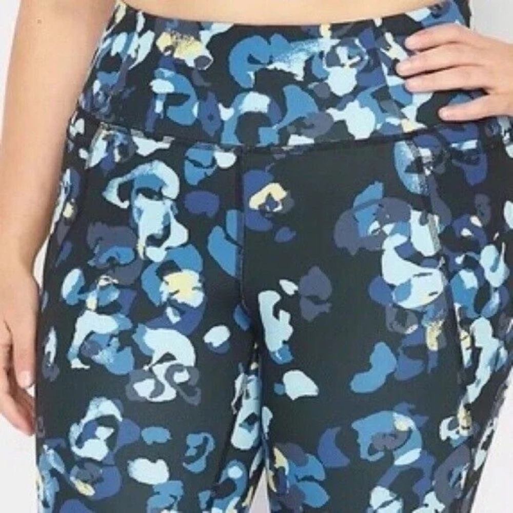 Lane Bryant | Livi Soft 7/8 Legging - Printed Animal Medium Print 34/36 - Picture 3 of 5